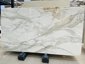 Calacatta Michelangelo big slabs with big veins