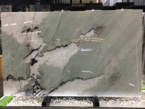 Cristallo Tiffany Quartzite with crystall